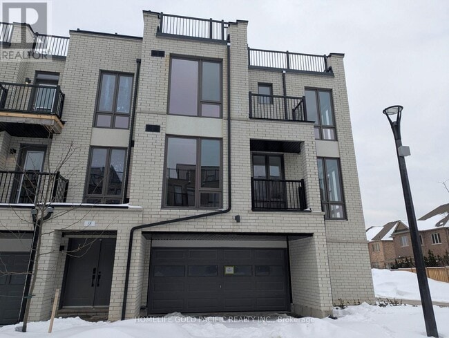 17 Kerns Ln in Richmond Hill, ON - Building Photo - Building Photo