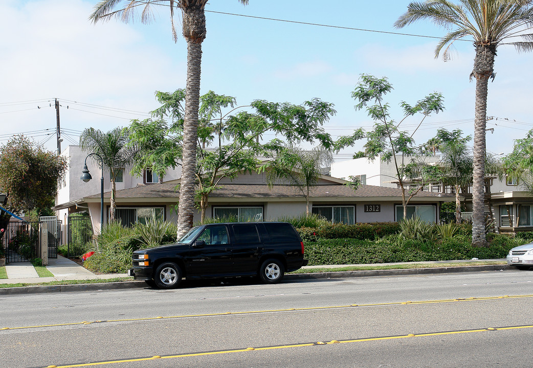 1312 W Cerritos Ave in Anaheim, CA - Building Photo