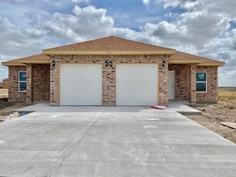 4321 Jan St, Unit 2 in Harlingen, TX - Building Photo