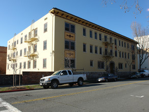 El Rey Apartments in San Rafael, CA - Building Photo - Building Photo