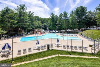 12413 Braxfield Ct-Unit -562 in Rockville, MD - Building Photo - Building Photo