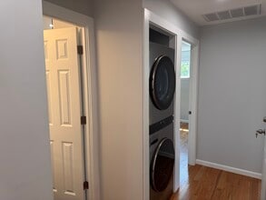 16 Treat Ave, Unit 2nd floor in Stamford, CT - Building Photo - Building Photo
