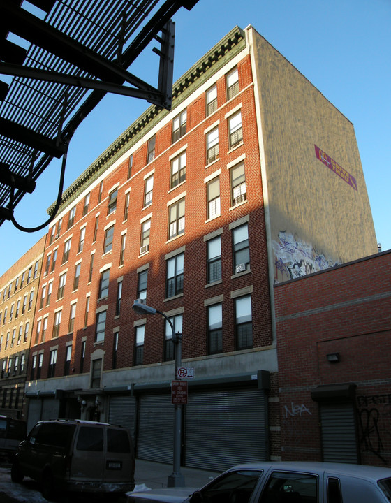 1679 Southern Blvd in Bronx, NY - Building Photo