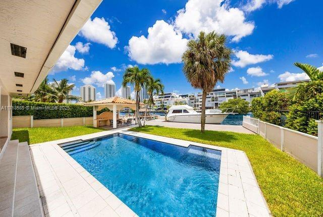 300 Atlantic Isle in Sunny Isles Beach, FL - Building Photo