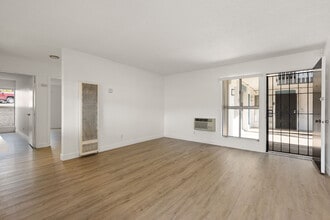 Valle at Fairway in La Mesa, CA - Building Photo - Building Photo