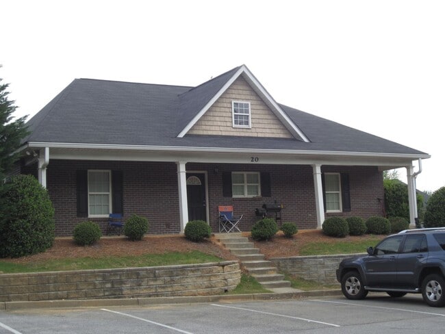 property at 807 W Longleaf Dr