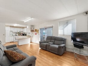 155 N Las Flores Dr in San Marcos, CA - Building Photo - Building Photo