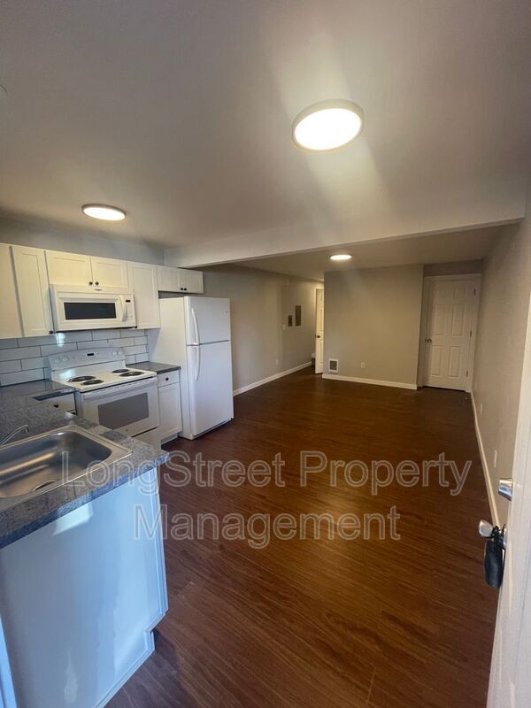 208 SE 5th Ave photo'