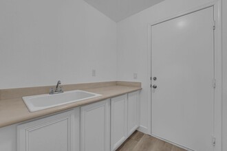 914 Armandito Dr in Las Vegas, NV - Building Photo - Building Photo