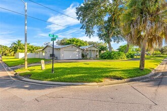 4085 42nd Ave S in St. Petersburg, FL - Building Photo - Building Photo