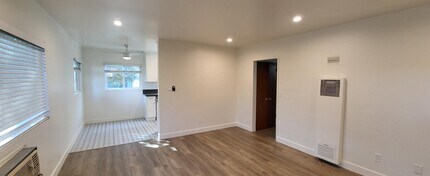 2425 Foothill Blvd in La Crescenta, CA - Building Photo - Building Photo