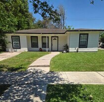 7427 Arnim St in Houston, TX - Building Photo