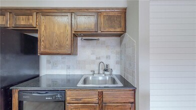 904 University Oaks Blvd, Unit 24 in College Station, TX - Building Photo - Building Photo