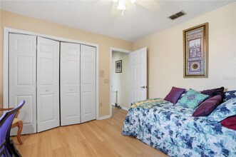 1250 Masada Ln in Spring Hill, FL - Foto de edificio - Building Photo