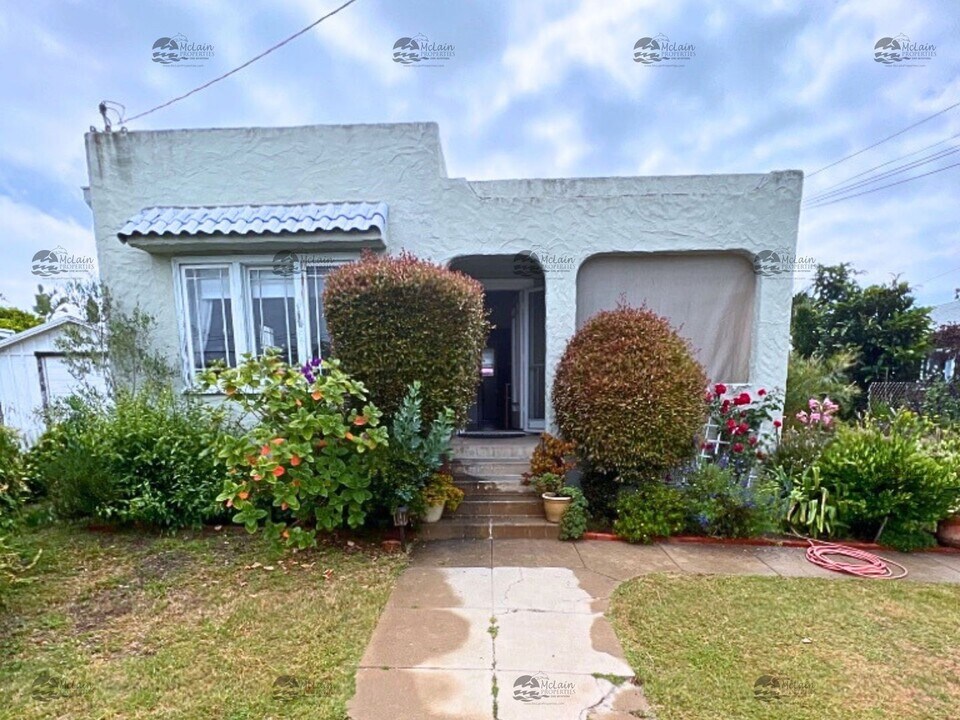 304 N Rios Ave in Solana Beach, CA - Building Photo