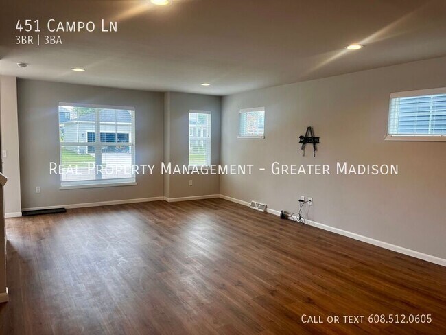 451 Campo Ln in Oregon, WI - Building Photo - Building Photo
