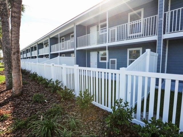 The Manhattan Luxury Apartments in Tampa, FL - Building Photo - Building Photo