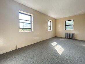 1181 E 214th St in Bronx, NY - Building Photo - Building Photo