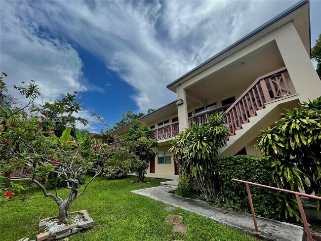 675 SW 7th Ave in Miami, FL - Building Photo - Building Photo