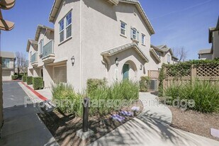 31780 Lucio Ln in Winchester, CA - Building Photo