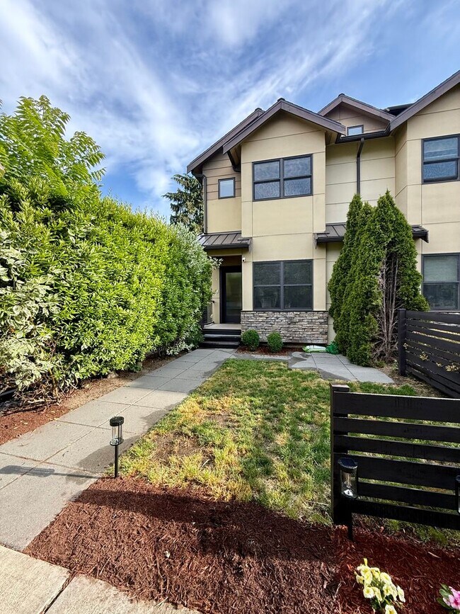62 W Etruria St in Seattle, WA - Building Photo - Building Photo