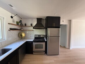 2915 Reynolds Park Rd in Winston-Salem, NC - Foto de edificio - Building Photo