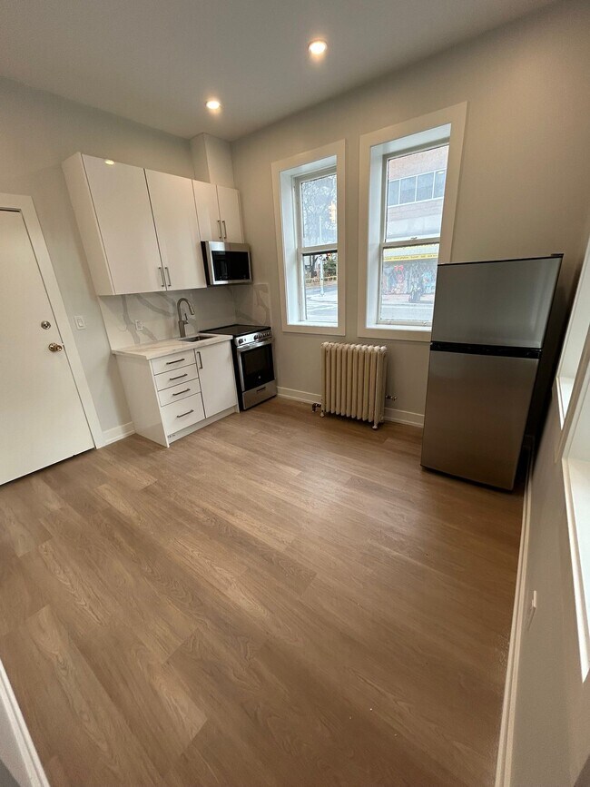 592-596 Church St & 67-71 Gloucester St in Toronto, ON - Building Photo - Building Photo