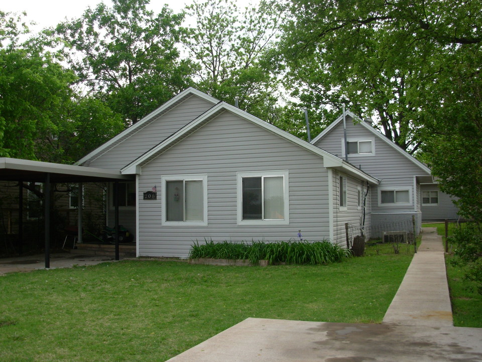 208 NW 14th St in Lawton, OK - Building Photo