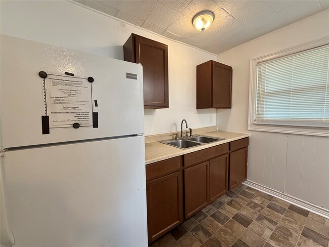 234 Jasmine St in Lake Jackson, TX - Building Photo - Building Photo