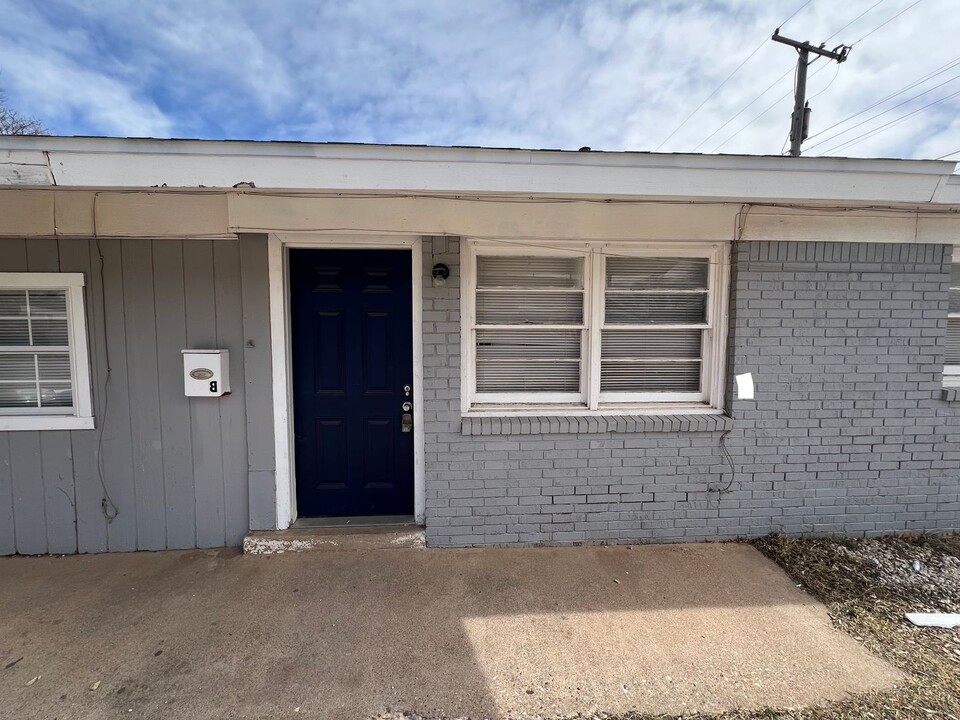1730 E Dartmouth St in Lubbock, TX - Building Photo