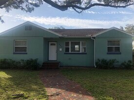 440 38th Ave NE in St. Petersburg, FL - Building Photo