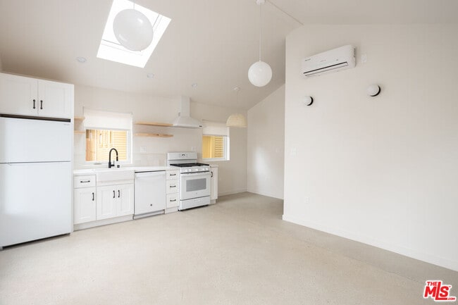 4949 Sycamore Terrace in Los Angeles, CA - Building Photo - Building Photo