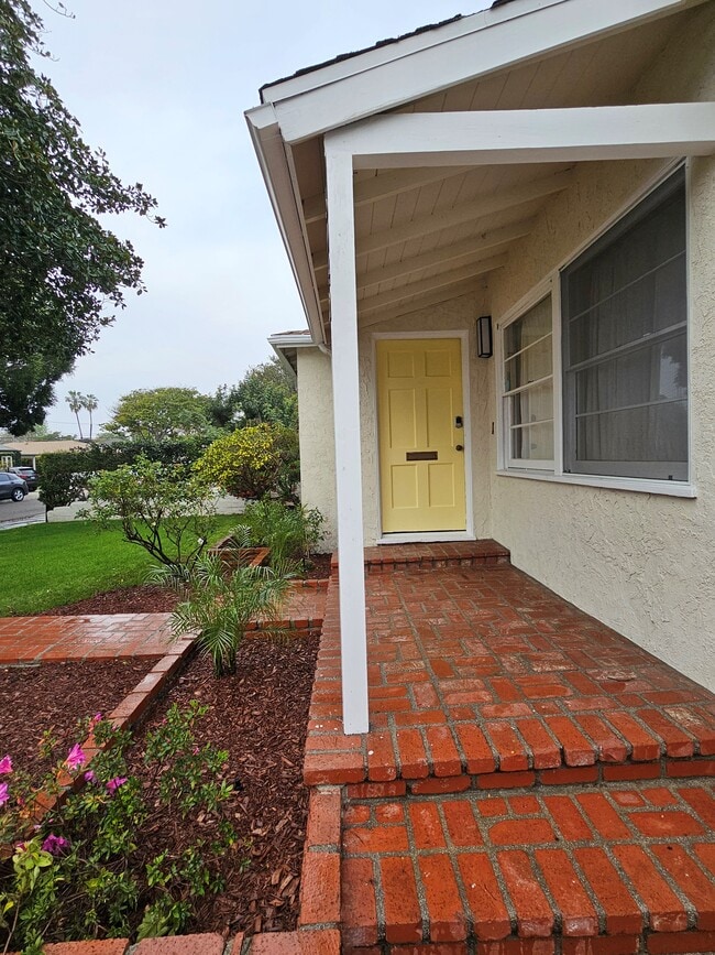 3942 Redwood Ave in Los Angeles, CA - Building Photo - Building Photo