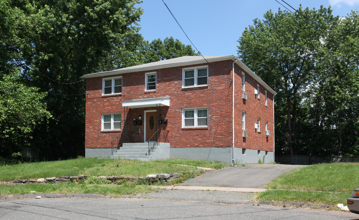 77 Gould Dr in East Hartford, CT - Building Photo