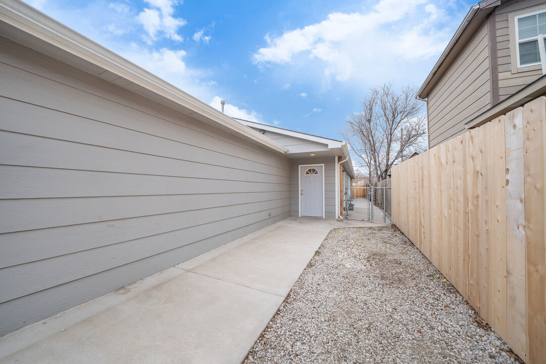 1922 S St Clair St in Wichita, KS - Building Photo