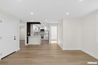 212 E Florence Ave in Anaheim, CA - Foto de edificio - Building Photo