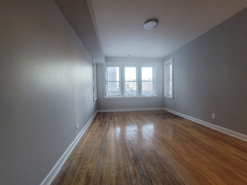 3725 W Grand Ave in Chicago, IL - Building Photo