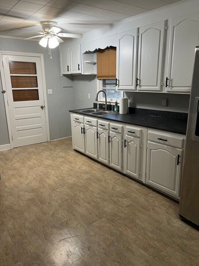 824 Shirley Dr in Henderson, NC - Building Photo - Building Photo