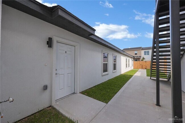2000 E 1st St in Mission, TX - Building Photo - Building Photo