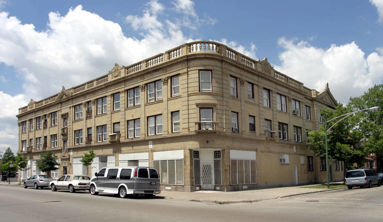 5636-5648 W Division St in Chicago, IL - Building Photo