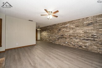 1207 N Pacific Ave in Iowa Park, TX - Building Photo - Building Photo