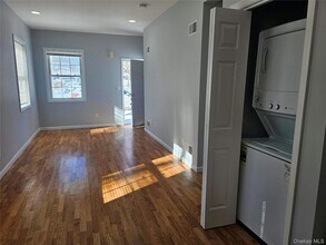 10 Burnside Ave, Unit B in Congers, NY - Foto de edificio - Building Photo