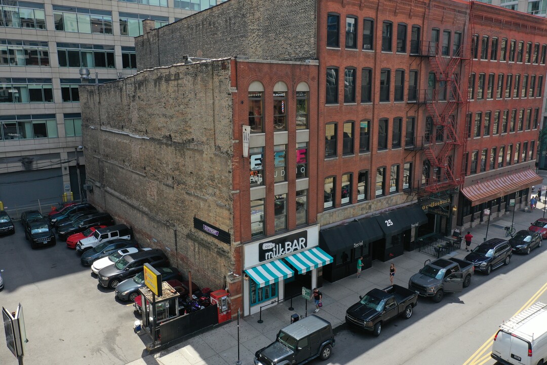 23 W Hubbard St in Chicago, IL - Building Photo