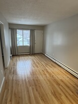 1001-1002 2 Ave NW in Calgary, AB - Building Photo