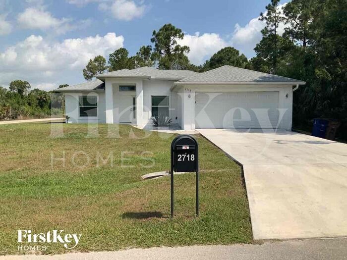 2718 26th St W in Lehigh Acres, FL - Building Photo