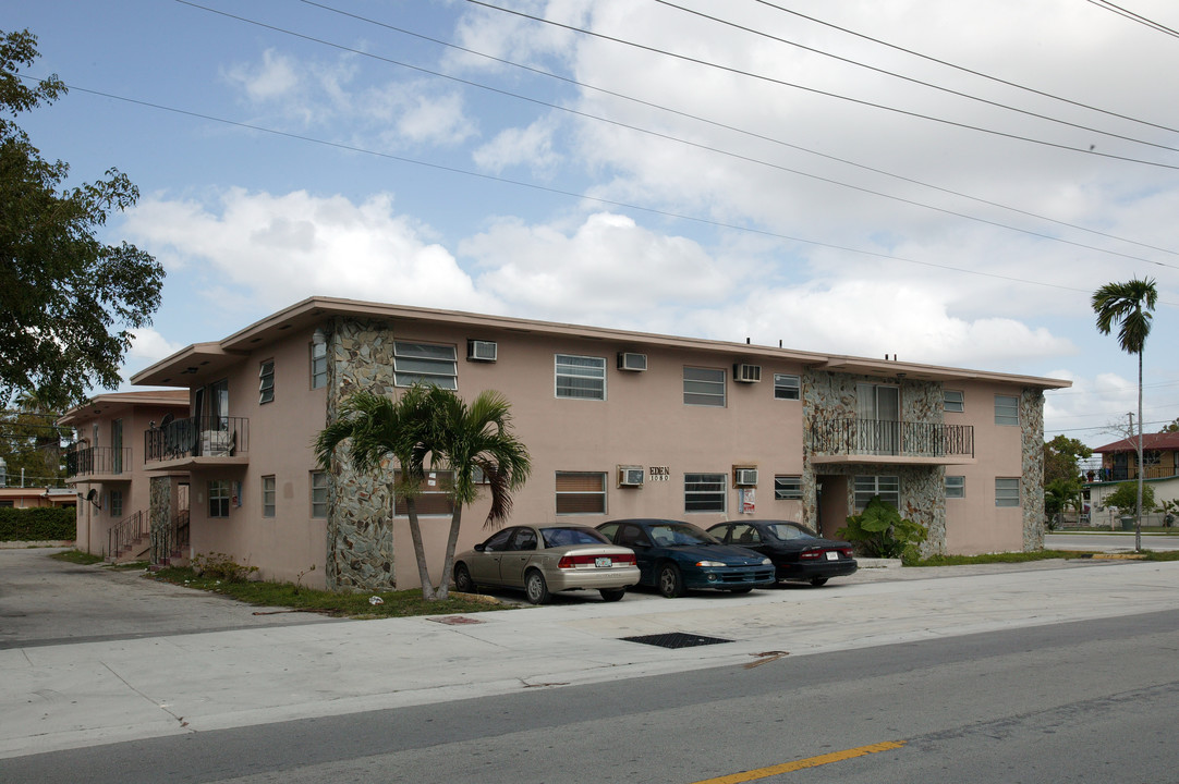 1080 W 3rd Ave in Hialeah, FL - Building Photo