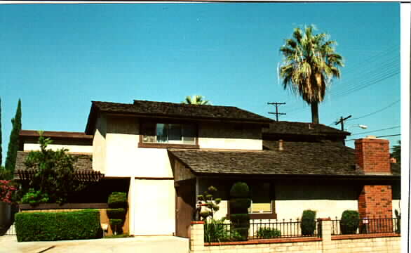 200 W Hellman Ave in Monterey Park, CA - Foto de edificio