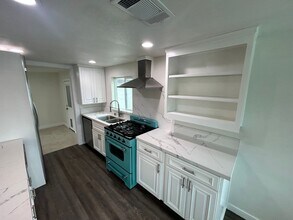 1525 W Orangeburg Ave in Modesto, CA - Building Photo - Building Photo