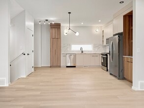 9303-9123 123 Ave NW in Edmonton, AB - Building Photo - Building Photo