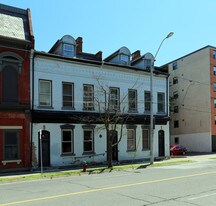 11-15 Main St in Hamilton, ON - Building Photo